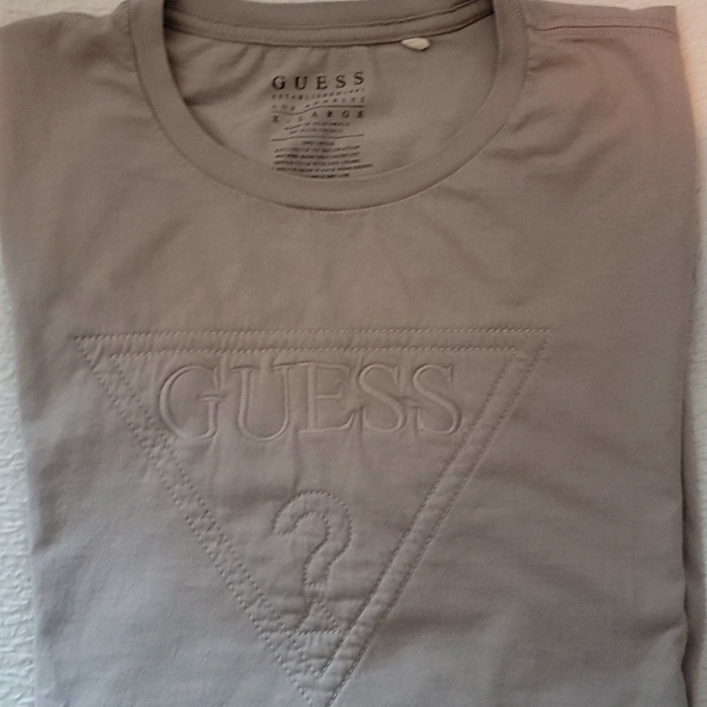 Mens Guess casual t-shirt